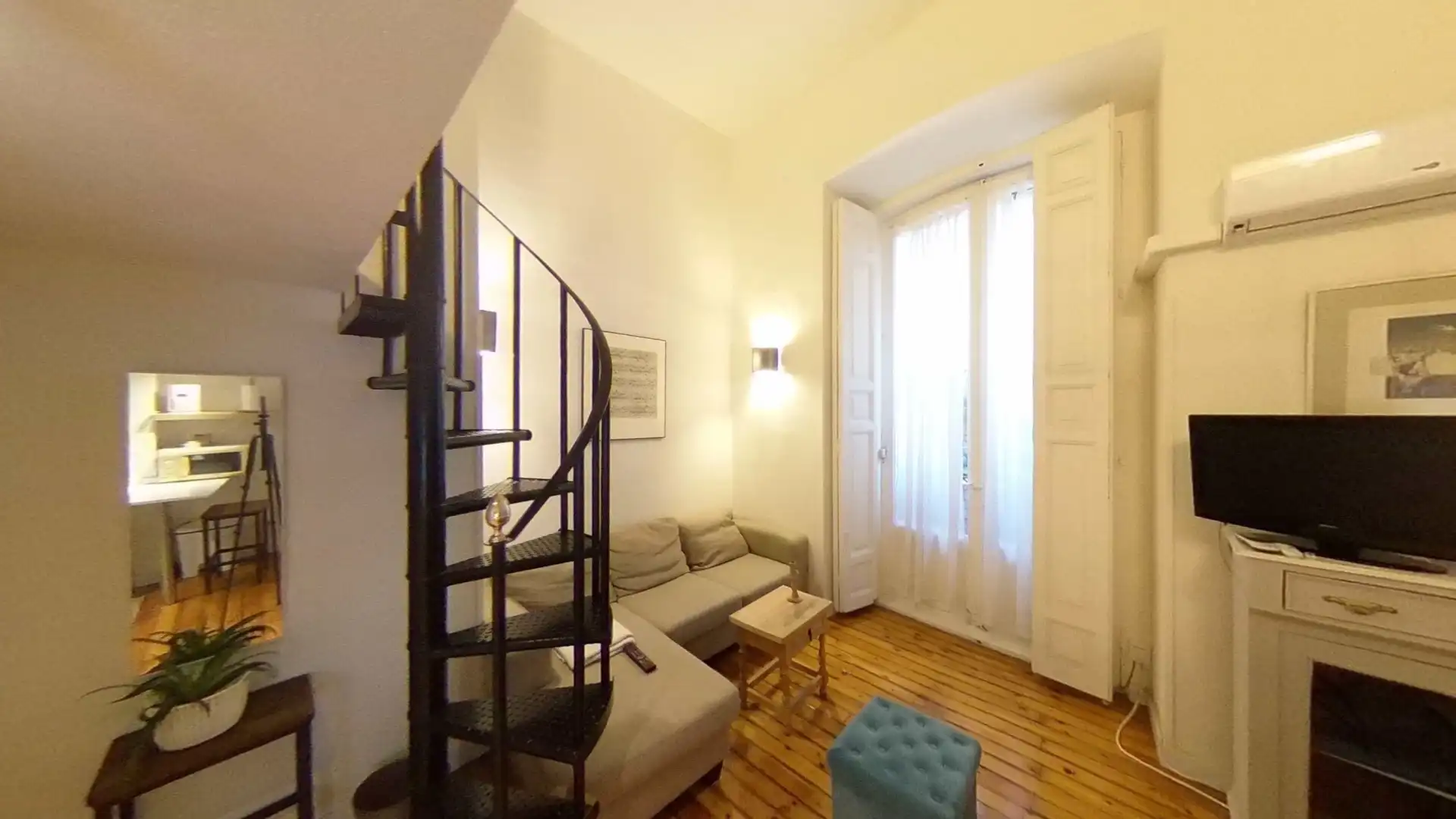 Flat for rent in Calle de Ventura de la Vega, Cortes - Huertas