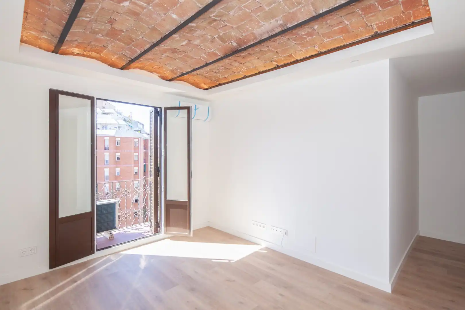 Piso con terraza en venta en Avinguda del Paral·lel, imagen 2