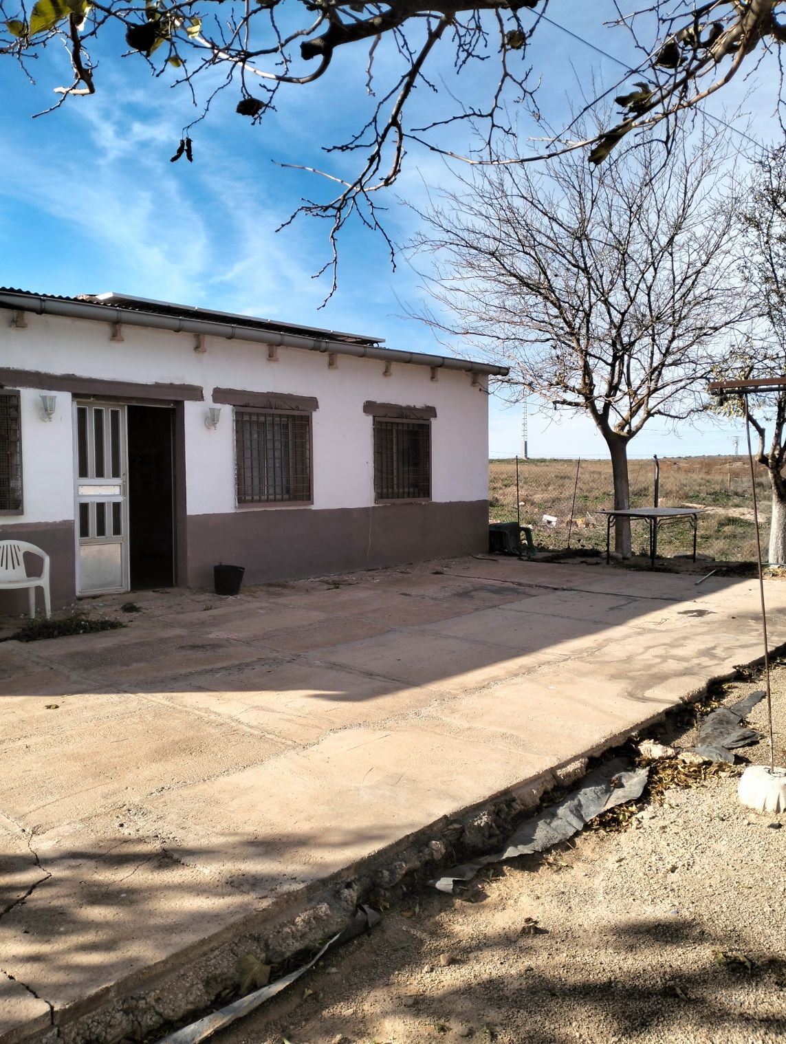 Vista exterior de Casa o xalet en venda en Barrax amb Jardí privat i Moblat