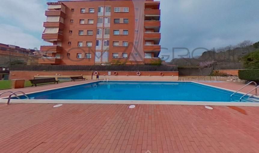 Piscina de Piso en venta en Viladecans con Aire acondicionado, Balcón y Piscina comunitaria