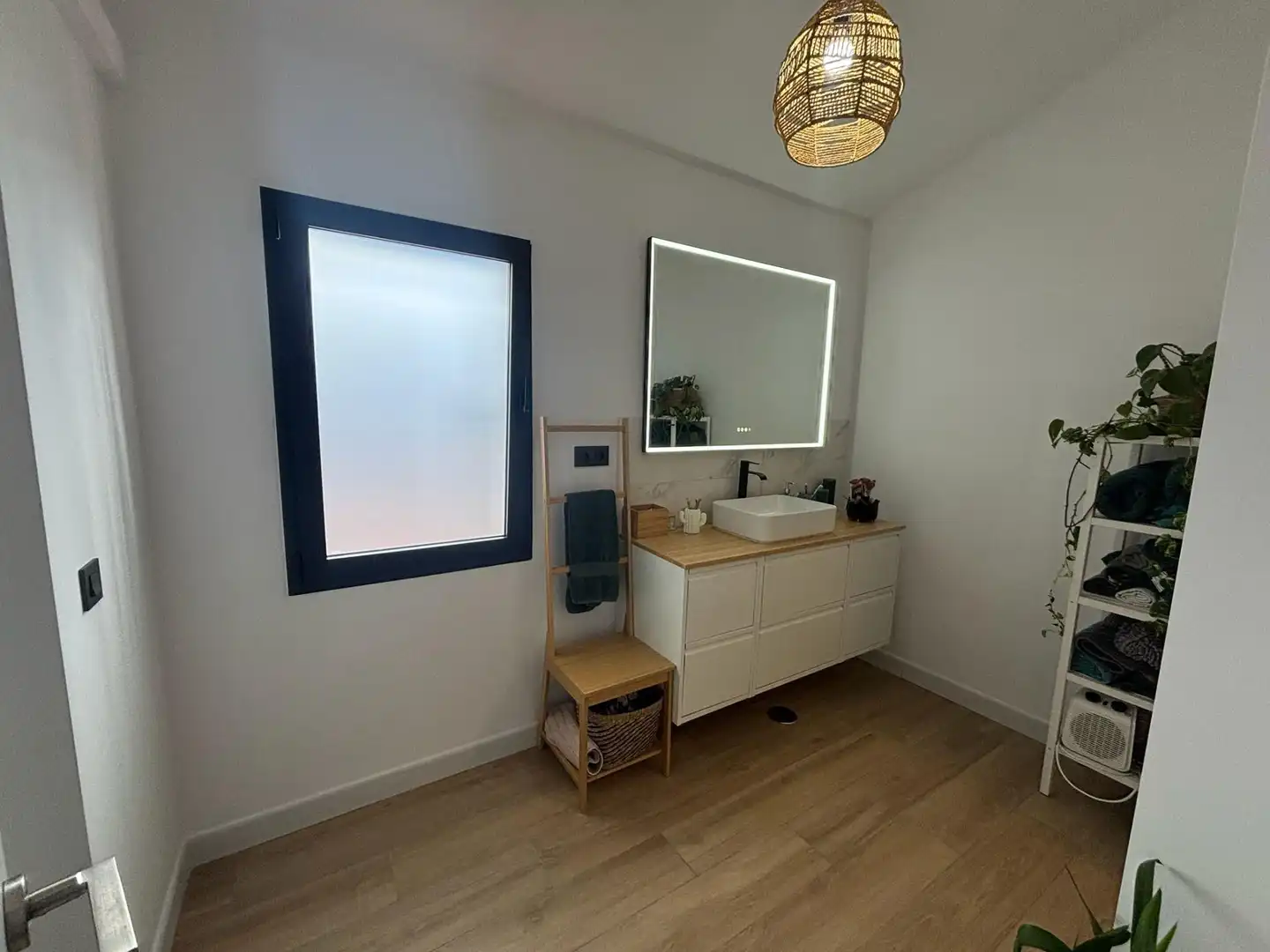 Bathroom of Detached homes for sale in Los Barrios  with Community pool
