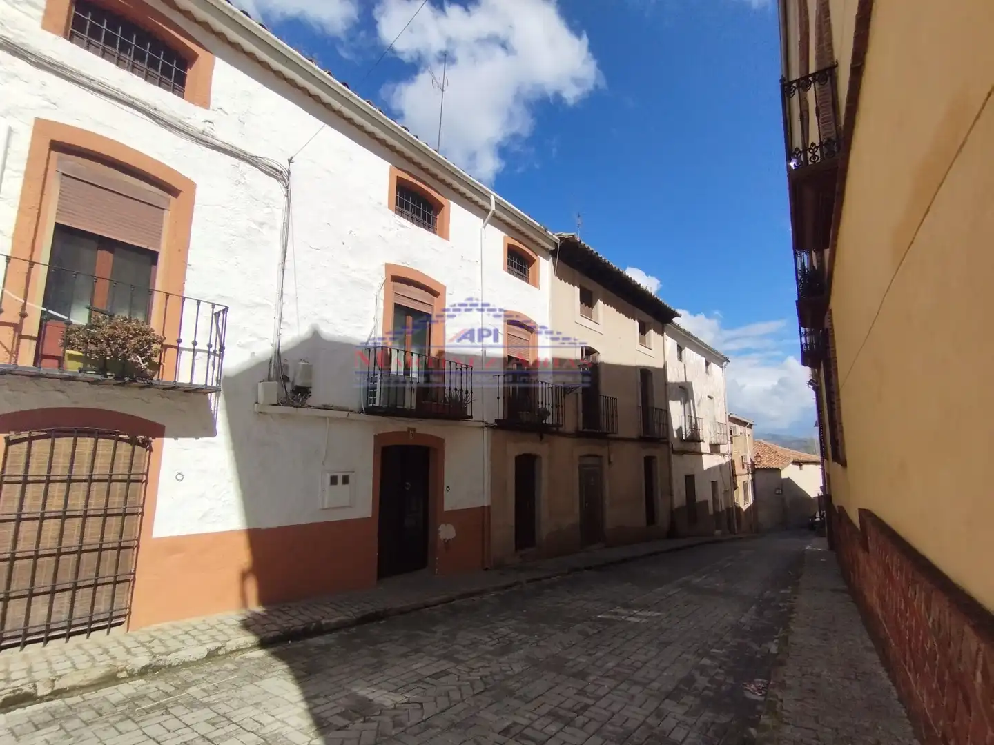 Vista exterior de Casa adosada en venda en Castellar amb Balcó