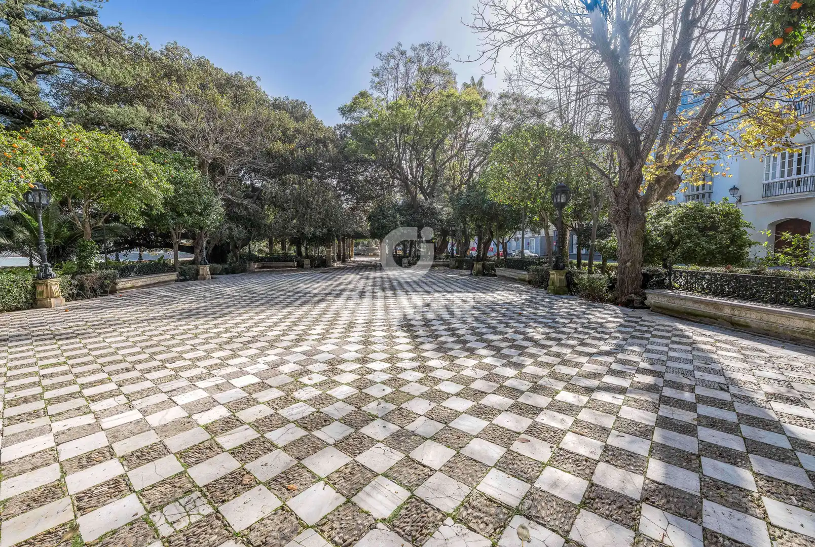 Vista exterior de Dúplex en venda en Cádiz amb Calefacció i Traster