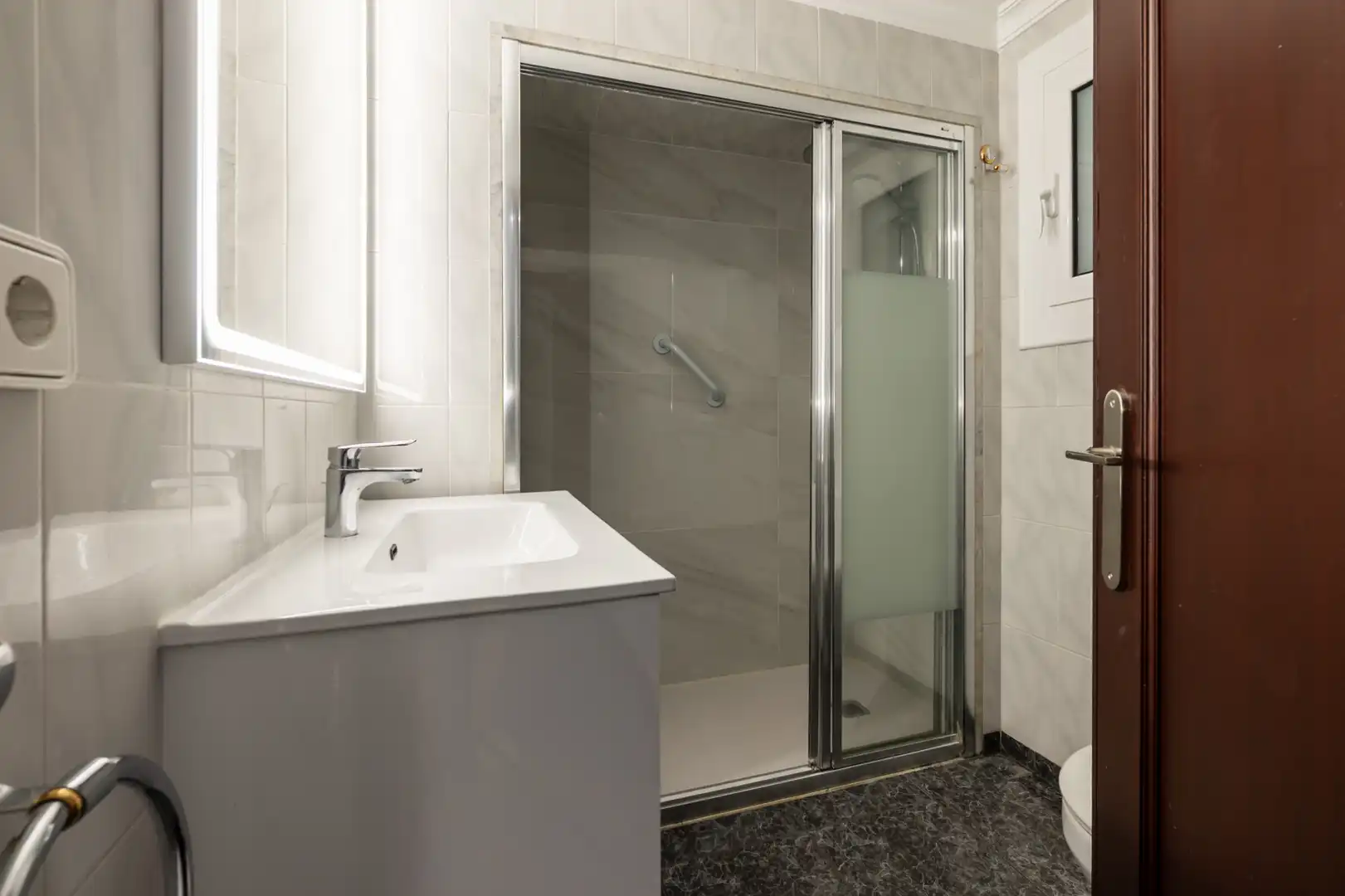 Bathroom of Flat for sale in Figueres  with Air Conditioner, Heating and Terrace