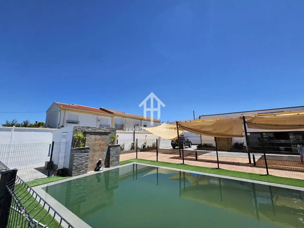 Vista exterior de Local en venta en Chimeneas con Aire acondicionado