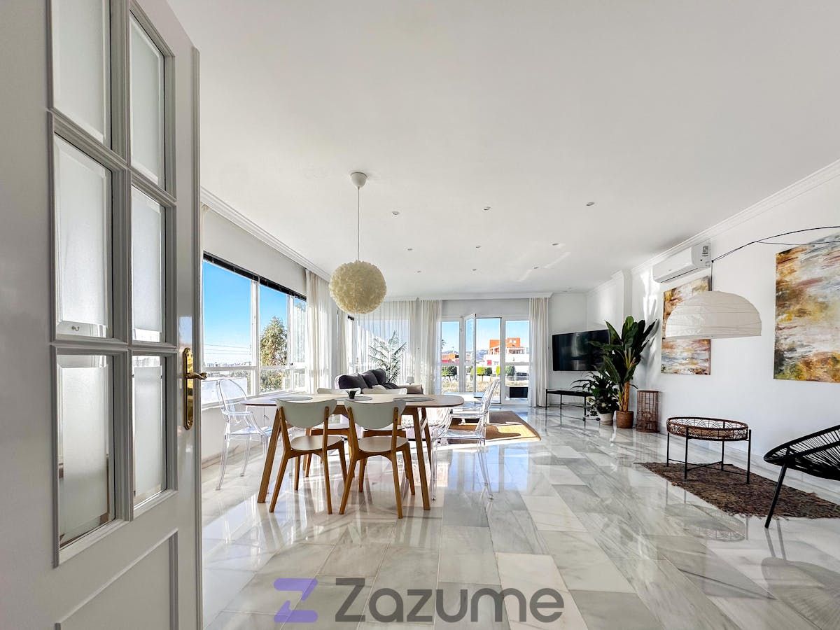 Menjador de Casa o xalet de lloguer en Vélez-Málaga amb Aire condicionat, Jardí privat i Terrassa