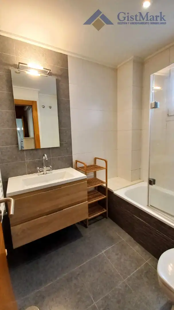 Baño de Ático en venta en Vigo  con Aire acondicionado, Calefacción y Parquet