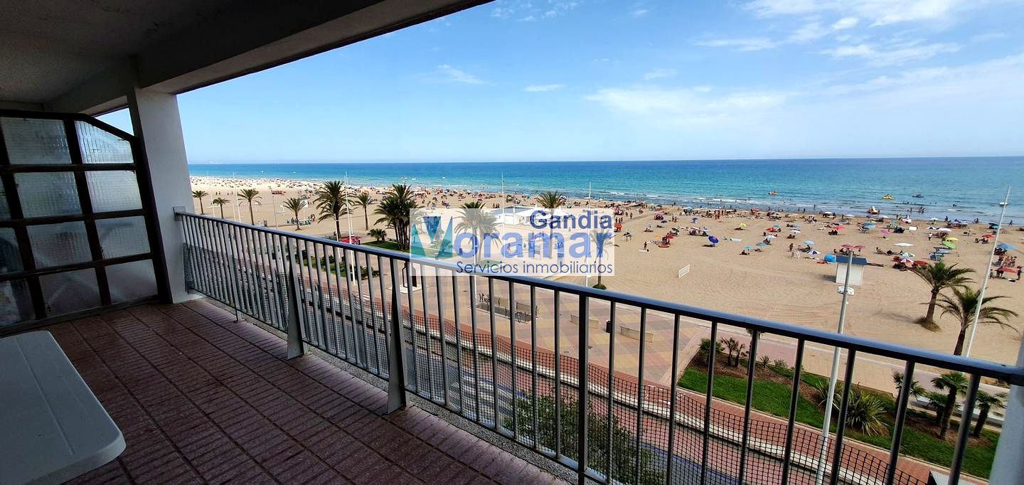 Vista exterior de Apartament de lloguer en Gandia amb Terrassa, Moblat i Piscina comunitària