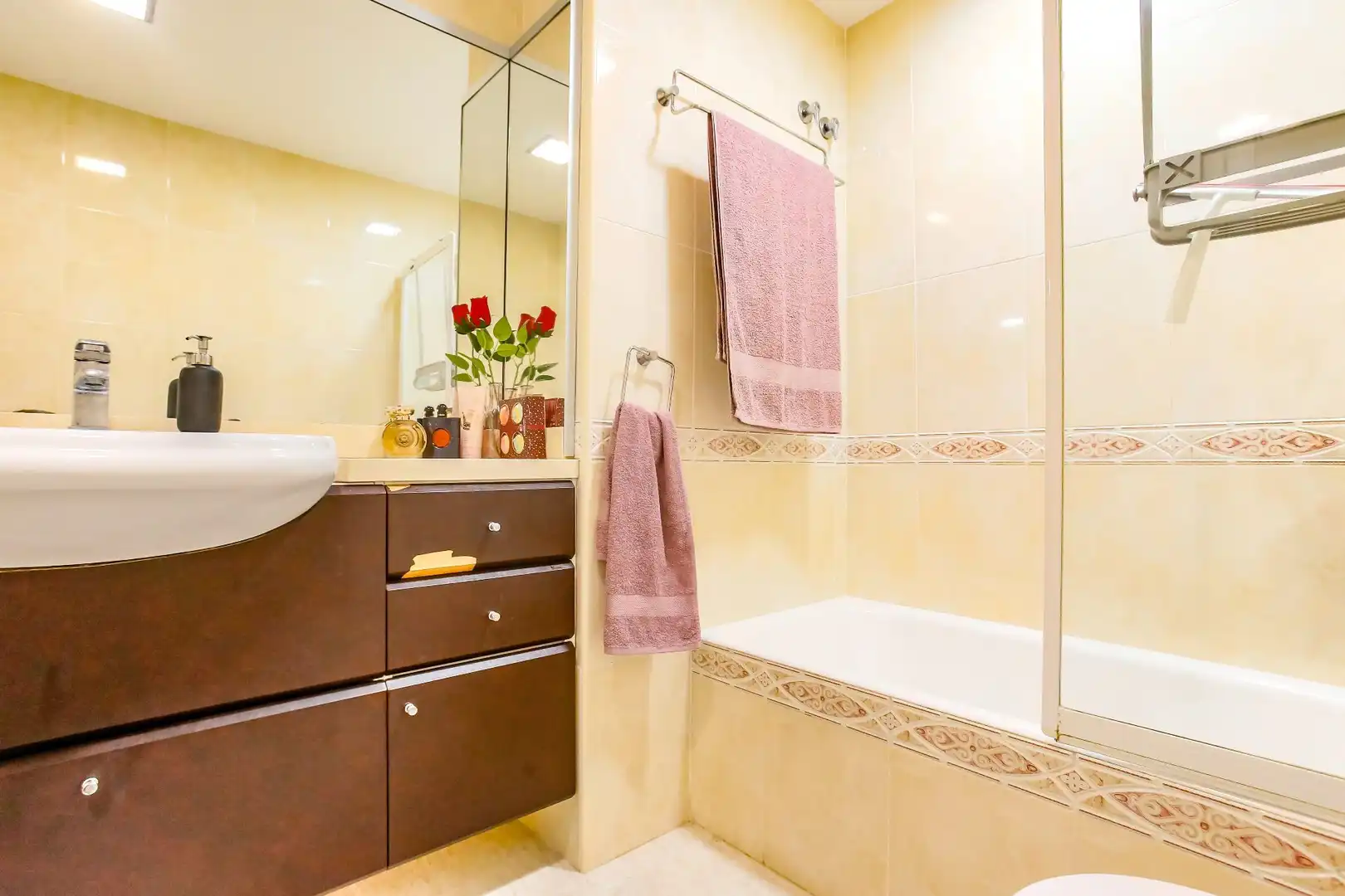 Bathroom of Flat for sale in Sitges  with Air Conditioner, Heating and Terrace