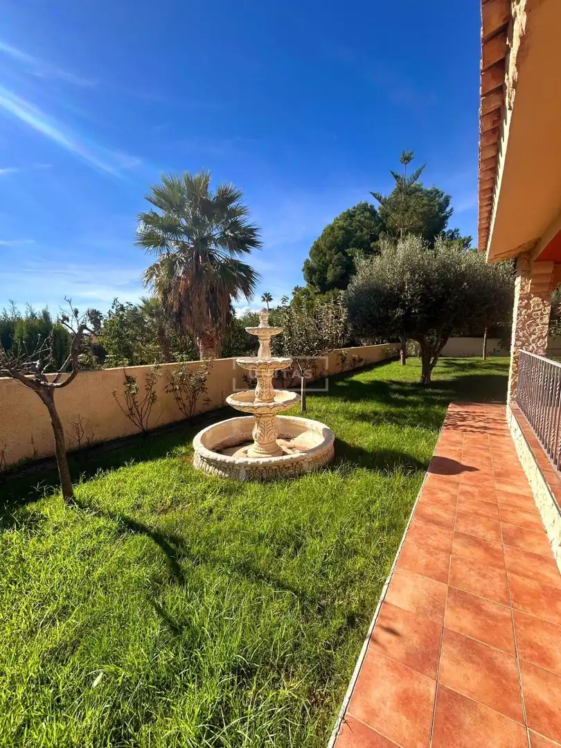 Jardí de Casa o xalet en venda en Alicante / Alacant amb Aire condicionat, Jardí privat i Terrassa