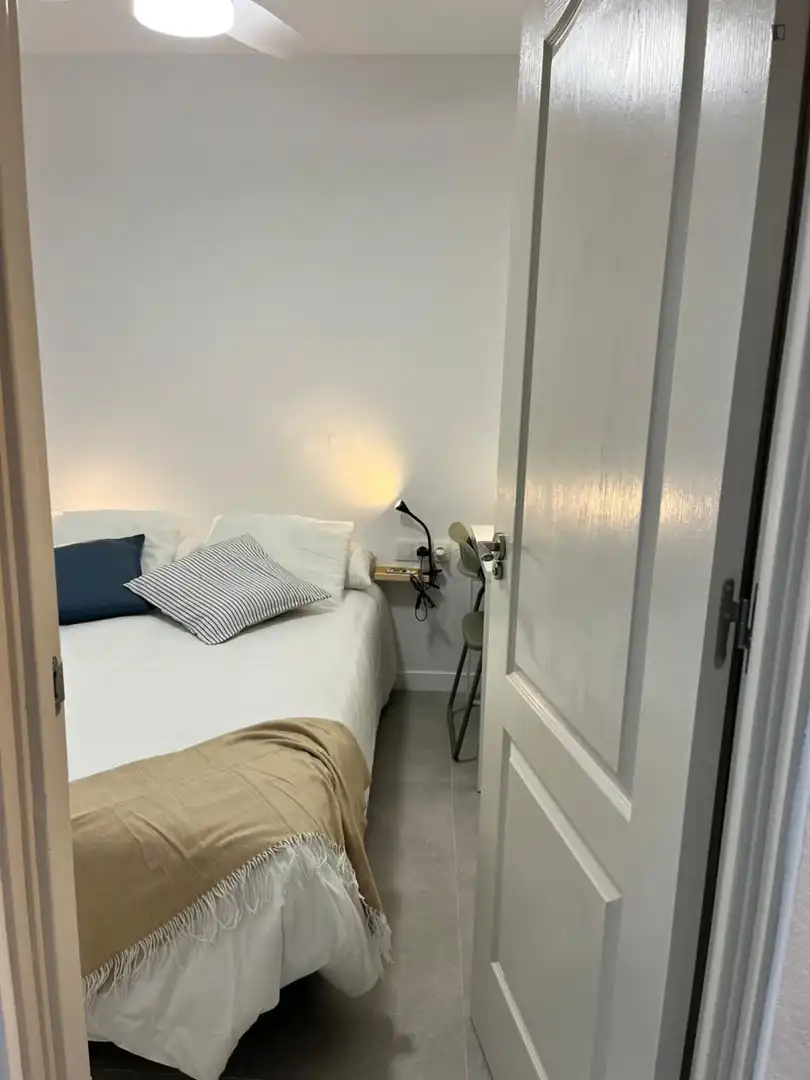 Dormitori de Apartament de lloguer en Valencia amb Aire condicionat, Moblat i Forn