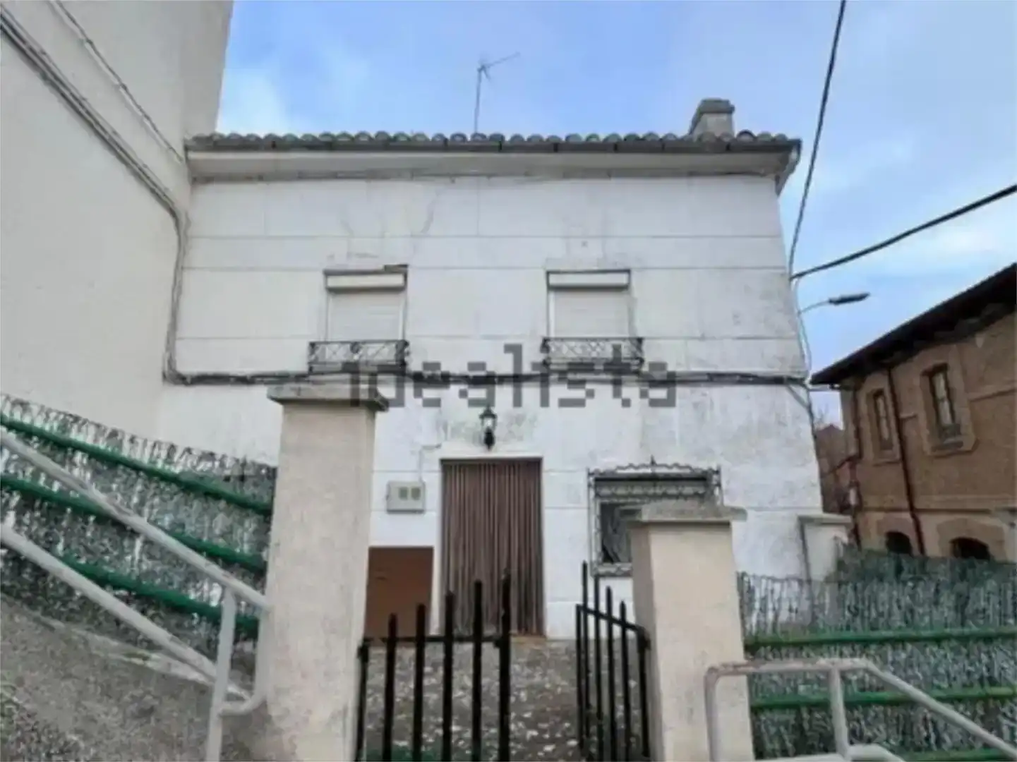 Vista exterior de Casa adosada en venda en Encinas de Esgueva