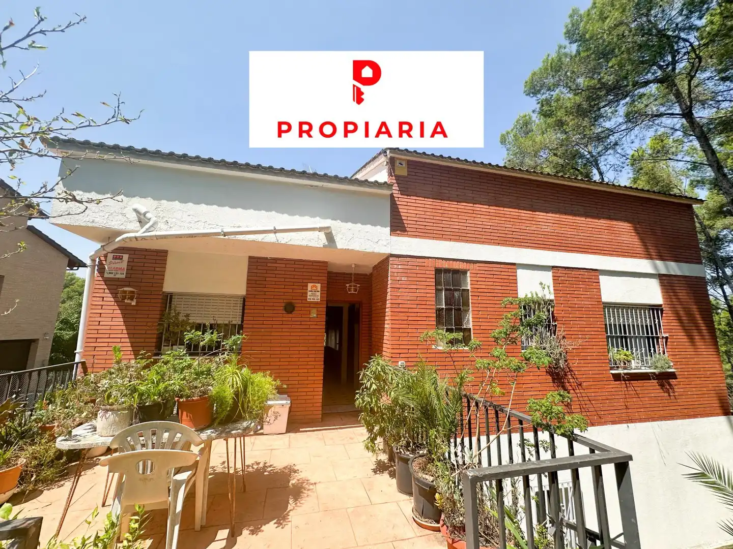 Vista exterior de Casa o xalet en venda en Pallejà amb Aire condicionat, Calefacció i Jardí privat