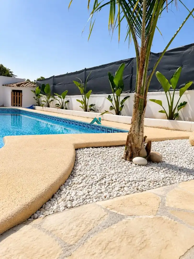 Piscina de Casa o xalet en venda en Serra amb Aire condicionat, Calefacció i Jardí privat