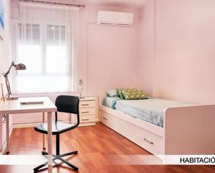 Dormitori de Apartament per a compartir en  Sevilla Capital amb Aire condicionat, Calefacció i Moblat