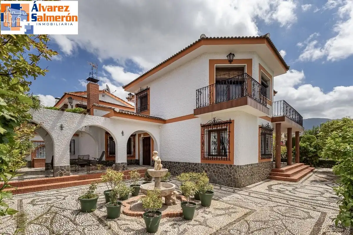 Vista exterior de Casa o chalet en venta en Huétor Vega con Aire acondicionado, Calefacción y Jardín privado