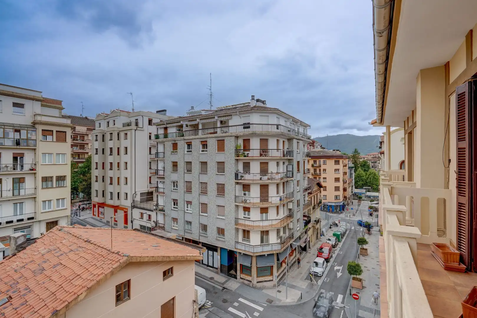 Vista exterior de Piso en venta en Irun  con Calefacción, Trastero y Amueblado