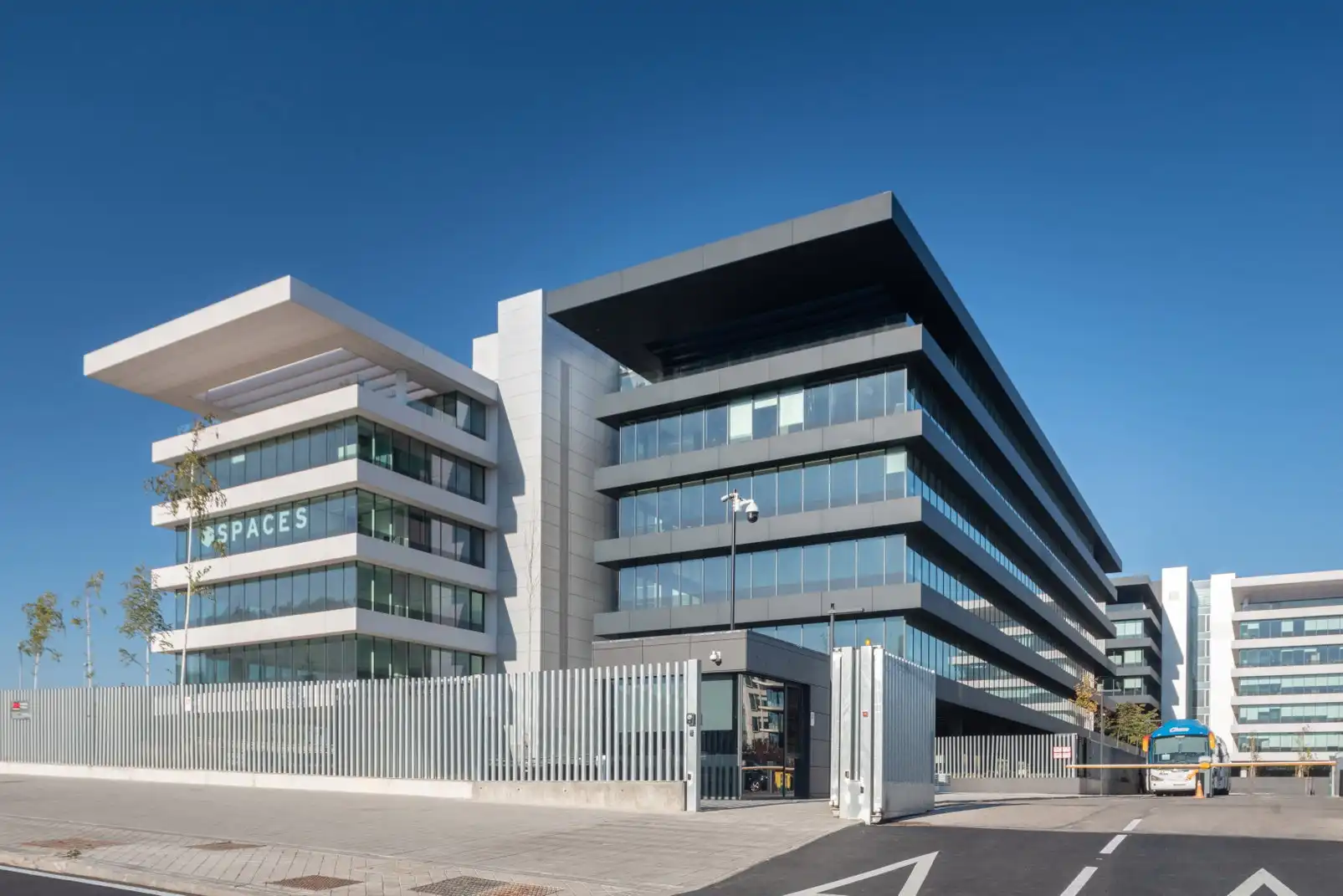 Vista exterior de Oficina de lloguer en Madrid amb Aire condicionat, Calefacció i Moblat