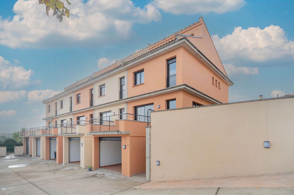 Vista exterior de Casa adosada en venda en Cariñena amb Calefacció