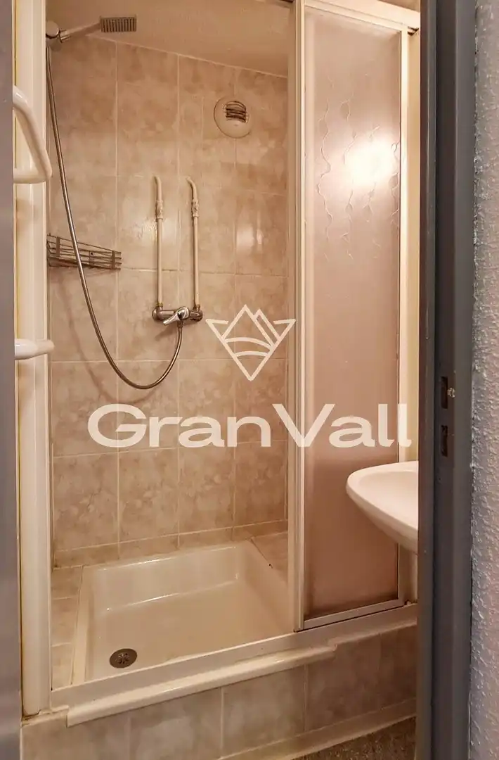 Baño de Edificio en venta en Latour - de - Carol