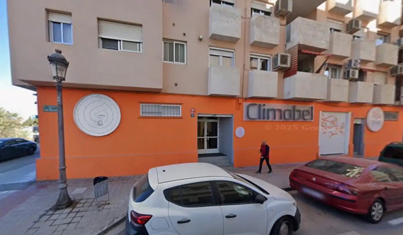Vista exterior de Local en venda en Mislata amb Aire condicionat