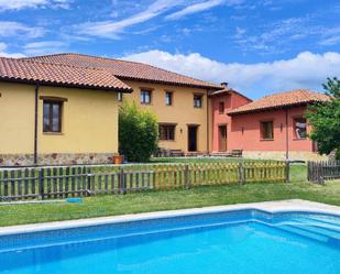 Jardí de Finca rústica en venda en Santovenia de la Valdoncina amb Calefacció i Piscina