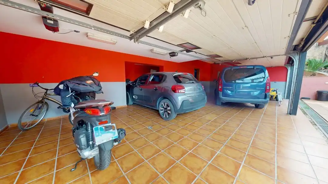 Parking de Casa o chalet en venta en Campo Real con Aire acondicionado, Calefacción y Jardín privado