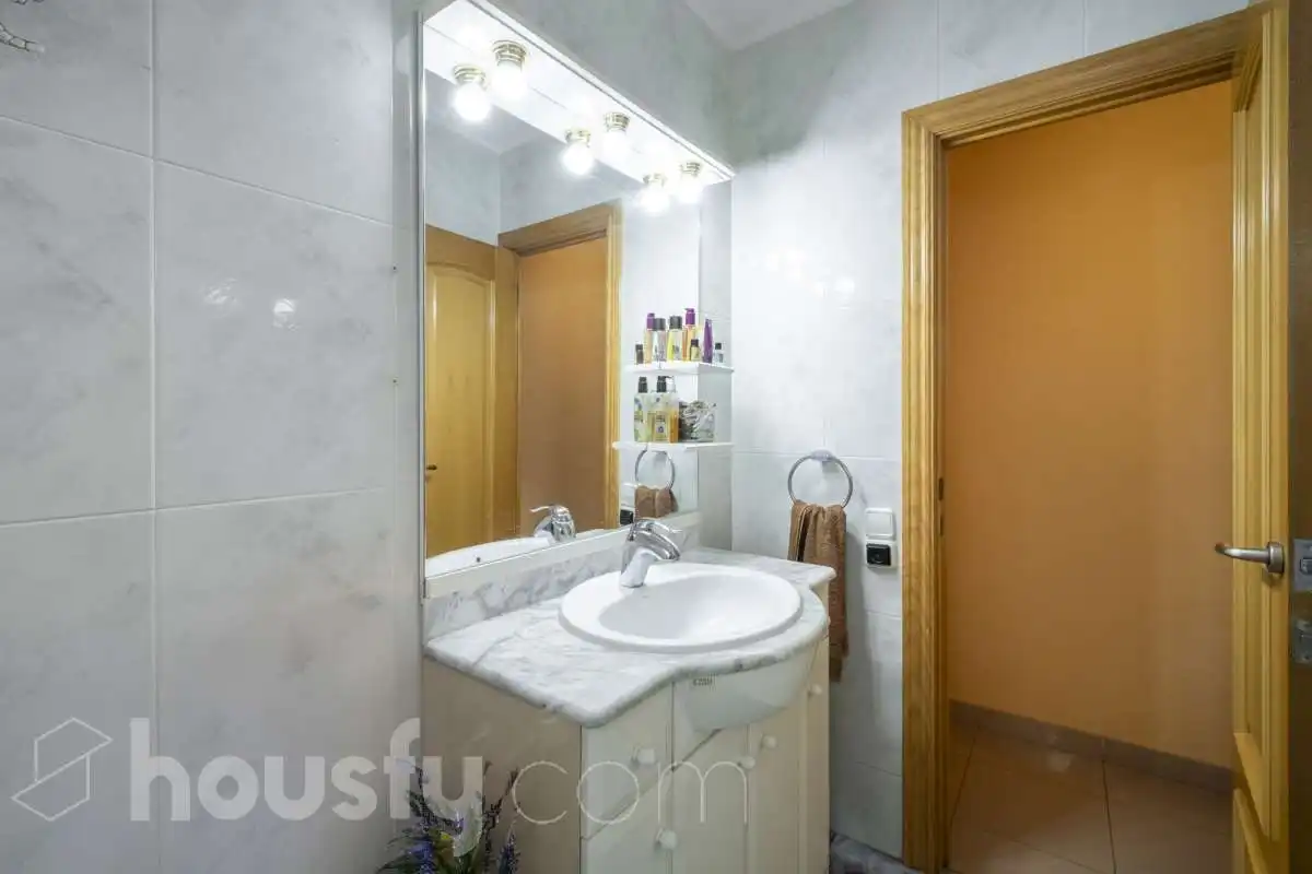 Bathroom of Attic for sale in L'Hospitalet de Llobregat  with Air Conditioner and Terrace