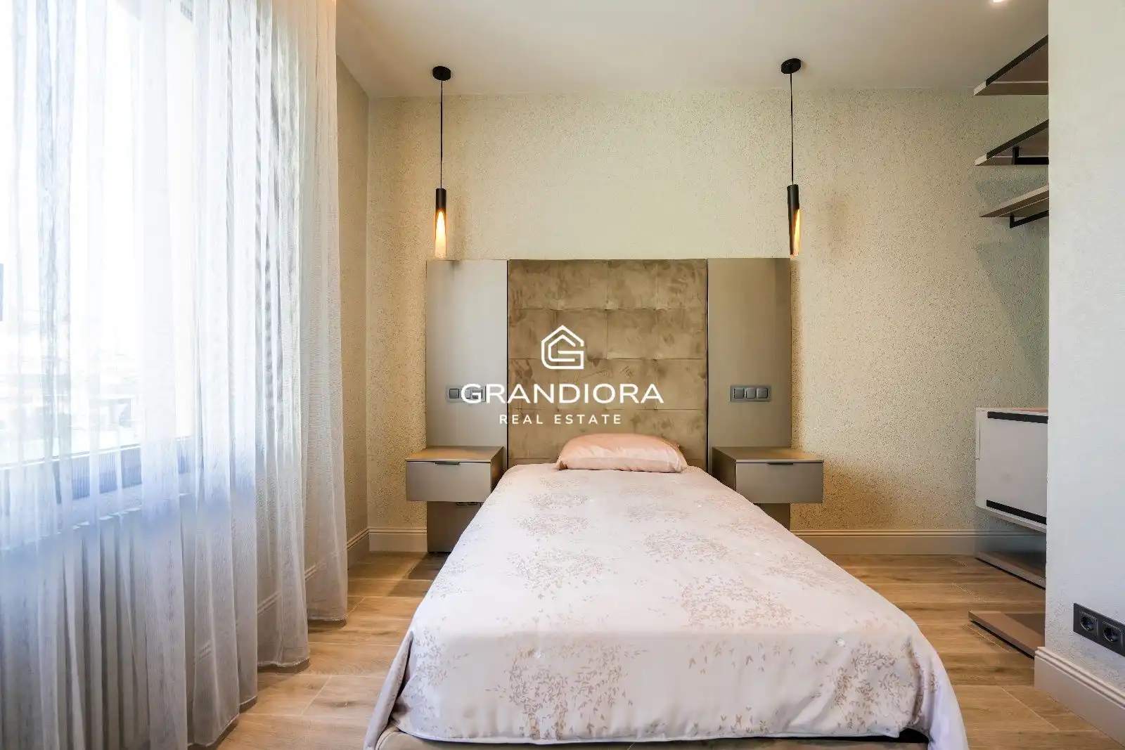Dormitori de Apartament de lloguer en Badalona amb Aire condicionat, Calefacció i Moblat