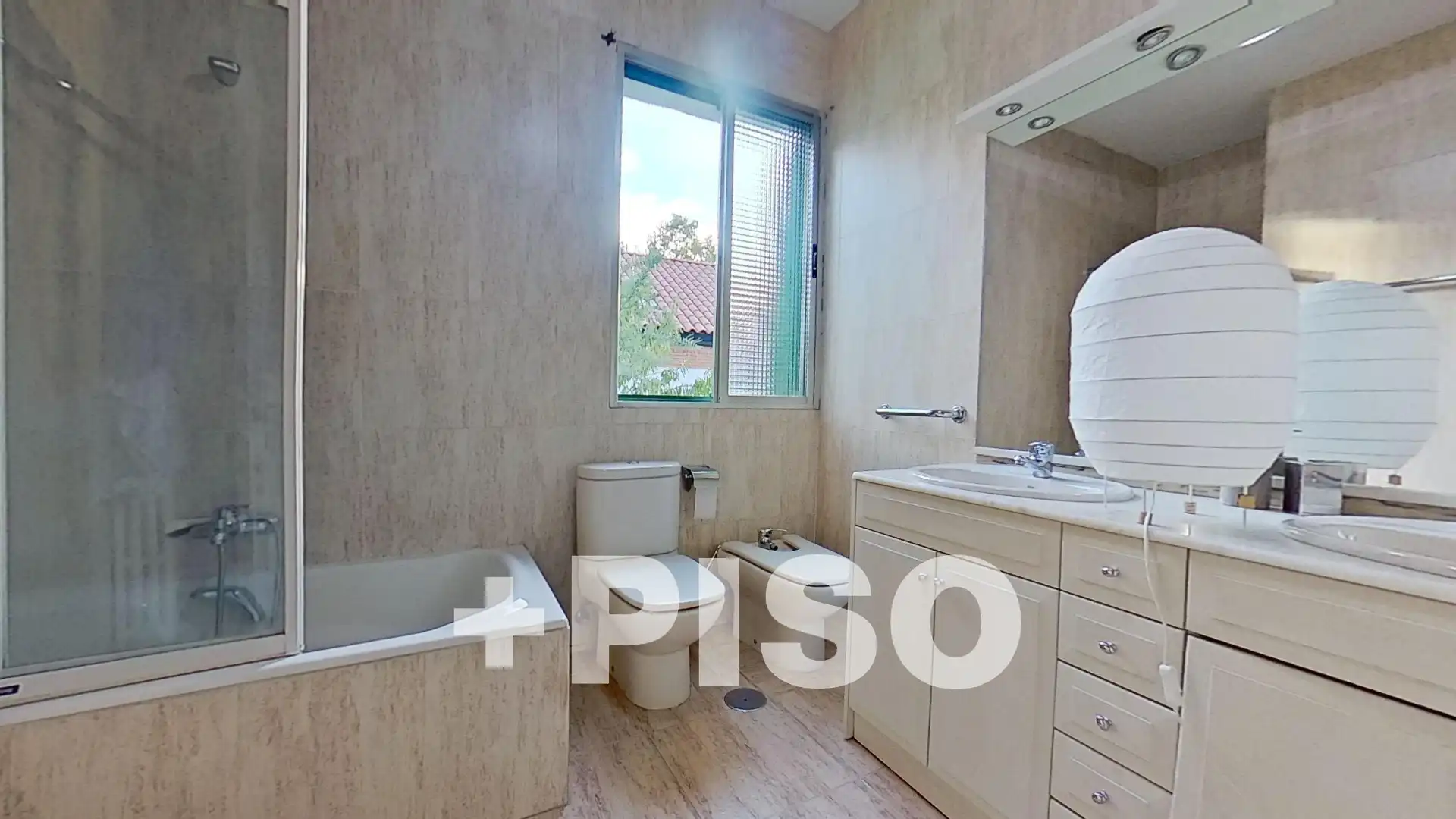 Bany de Casa o xalet en venda en Madrid amb Calefacció, Jardí privat i Terrassa