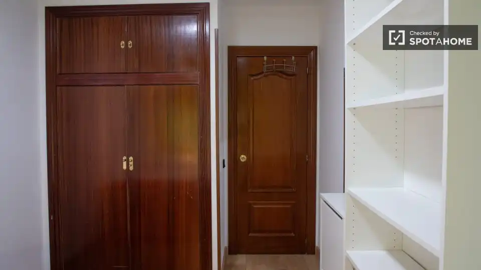 Flat for share in Madrid  with Air Conditioner, Heating and Terrace