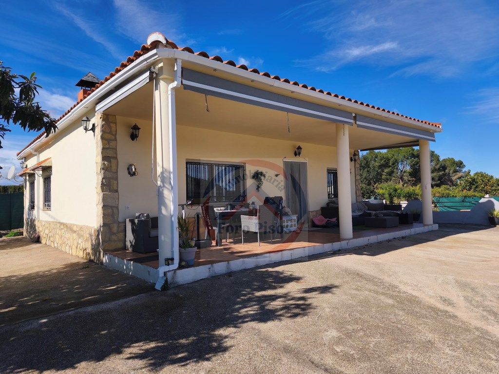 Vista exterior de Casa o xalet en venda en Llocnou d'En Fenollet
