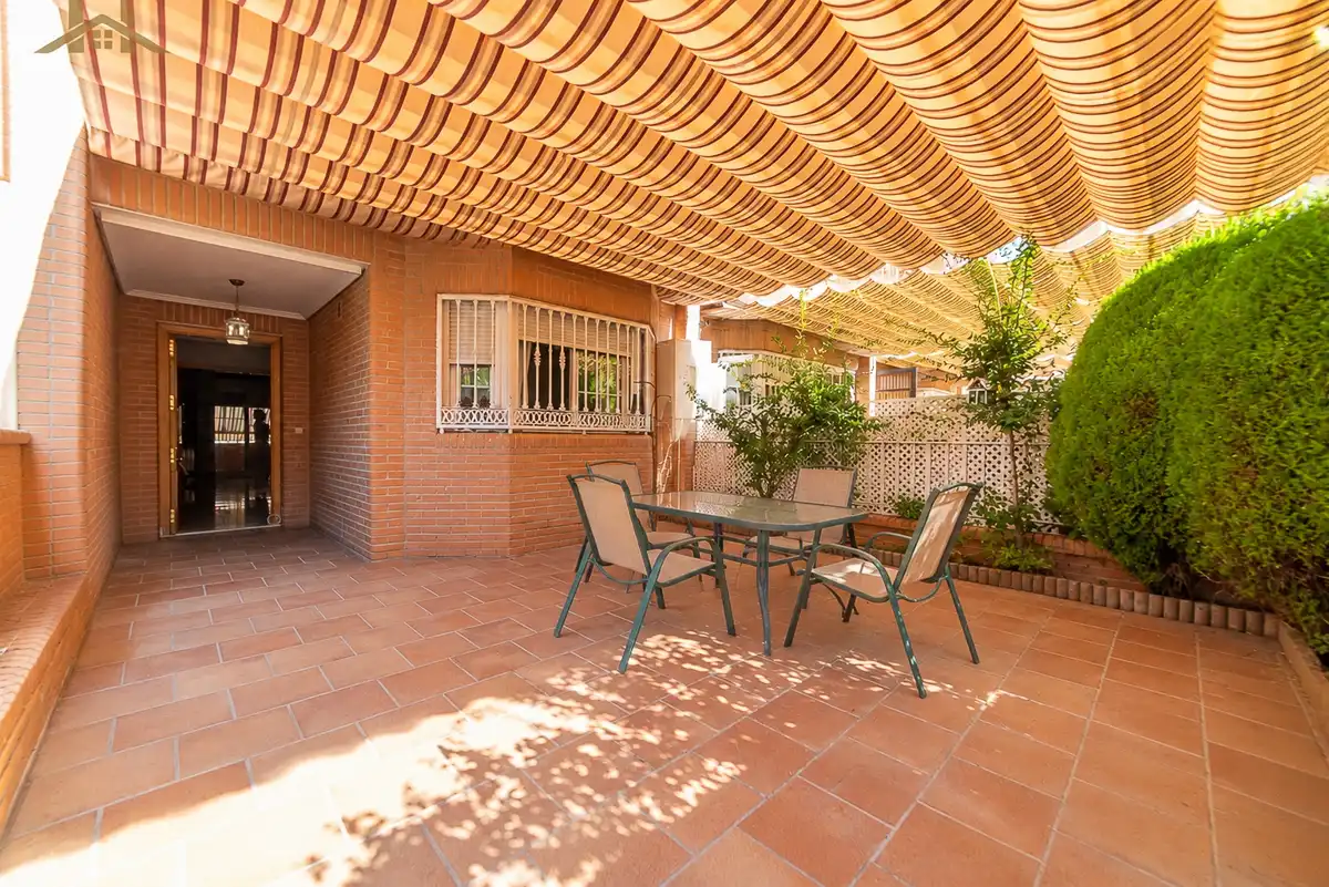 Terraza de Casa adosada en venta en Móstoles con Aire acondicionado, Calefacción y Jardín privado