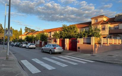 Exterior view of Single-family semi-detached for sale in Jerez de la Frontera  with Air Conditioner, Heating and Private garden