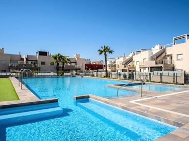 Detached house with pool for sale in Nueva Torrevieja - Aguas Nuevas