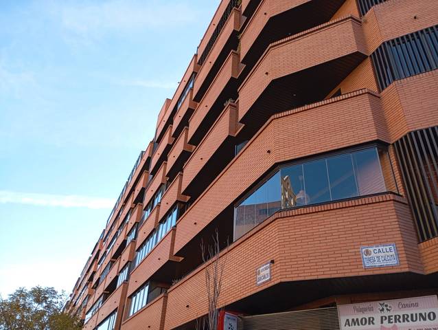 Piso en Venta en Calle Teresa de Calcuta, 220 en La Bozada – Parque Delicias