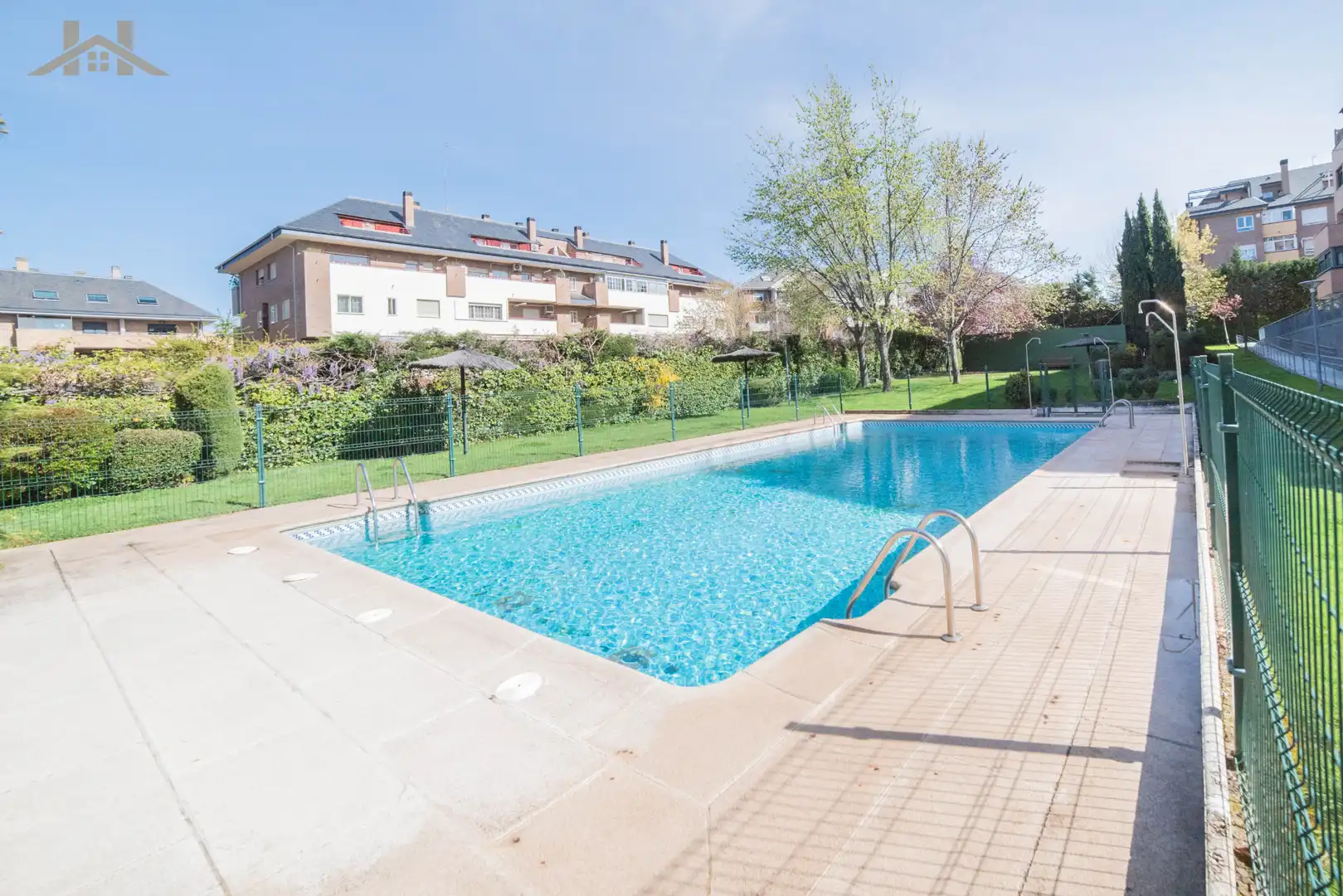 Piscina de Pis en venda en Majadahonda amb Aire condicionat, Calefacció i Terrassa