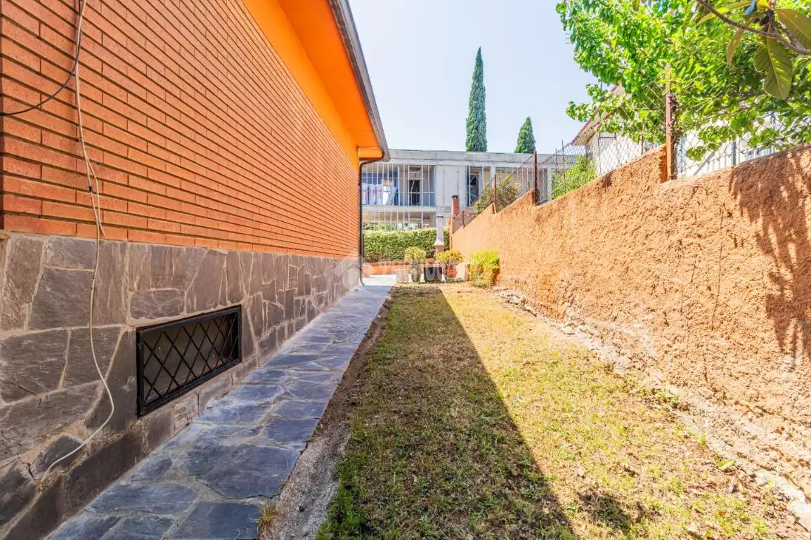 Vista exterior de Casa o xalet de lloguer en Sant Cugat del Vallès amb Aire condicionat, Calefacció i Terrassa