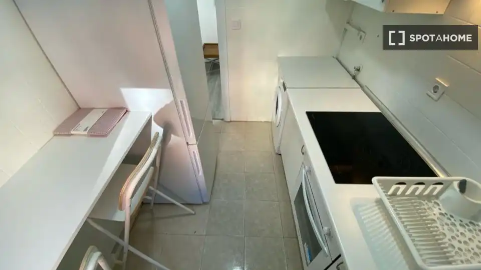 Kitchen of Flat for share in Madrid  with Air Conditioner, Terrace and Furnished