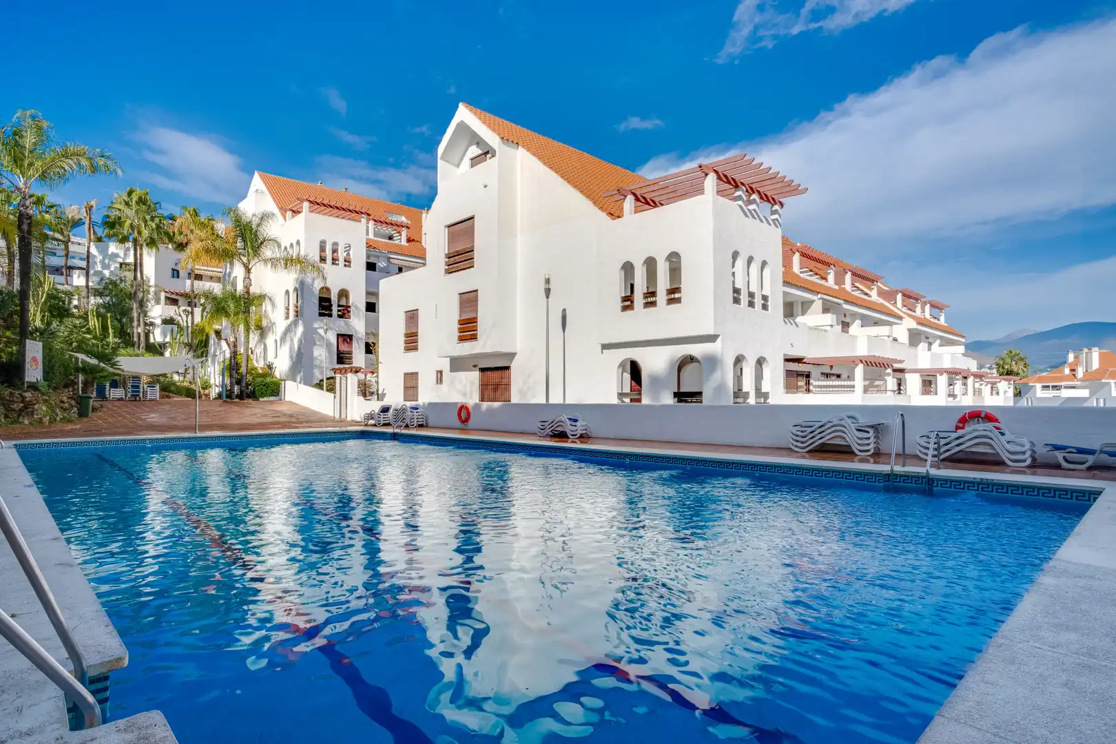 Apartment mit Pool zum Verkauf in Nueva Andalucía