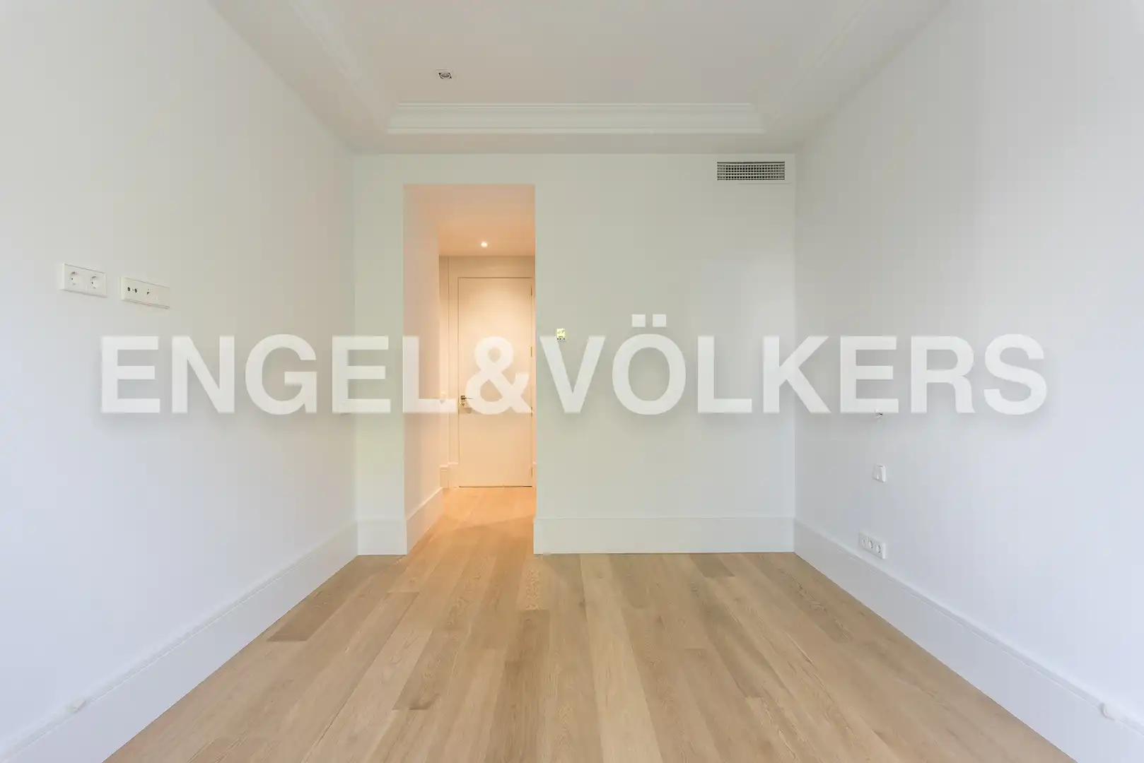 Bedroom of Flat for rent in Madrid  with Air Conditioner, Heating and Storage room