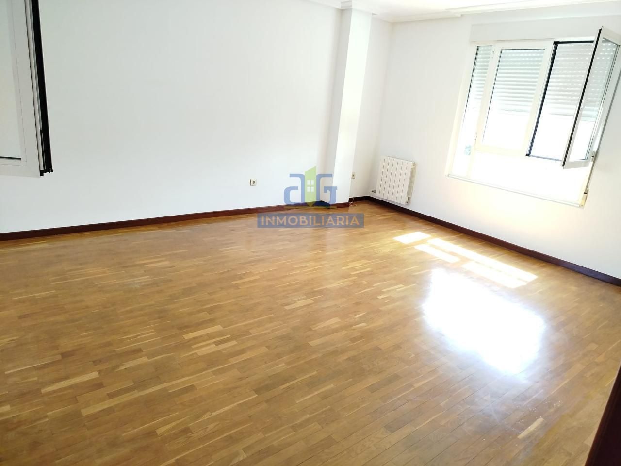 Living room of Flat for sale in Villaquilambre  with Heating, Terrace and Storage room