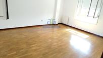 Sala d'estar de Pis en venda en Villaquilambre amb Calefacció, Terrassa i Traster