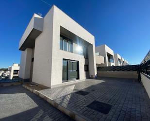 Vista exterior de Casa o xalet de lloguer en Villaviciosa de Odón amb Aire condicionat