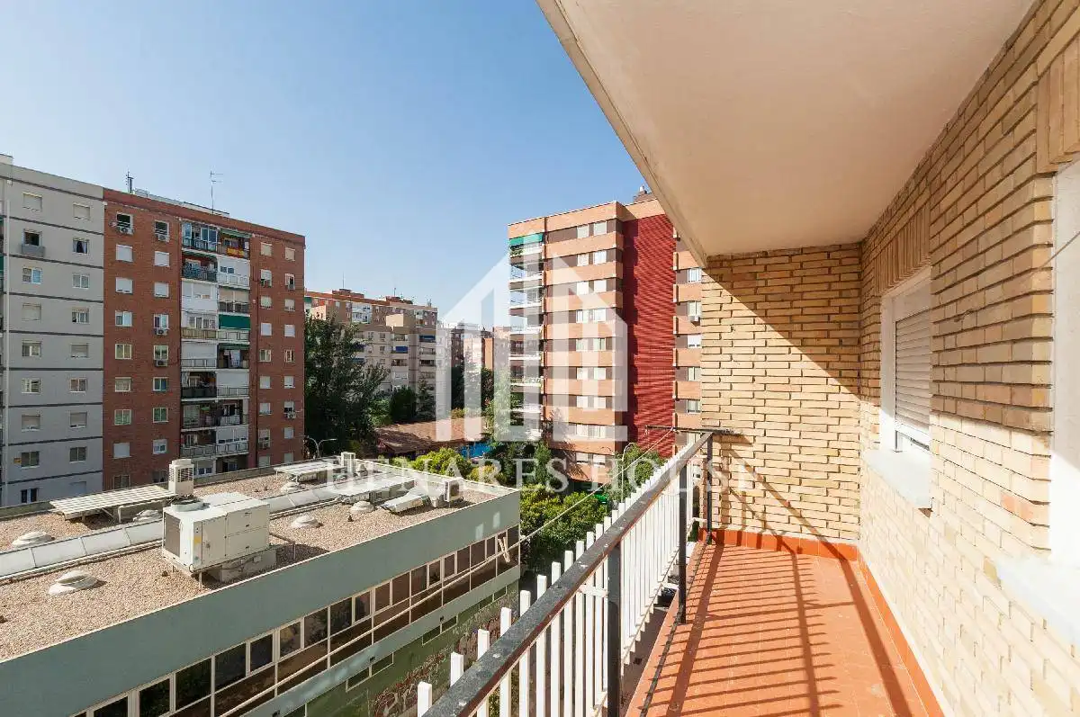 Vista exterior de Pis en venda en Alcalá de Henares amb Calefacció, Terrassa i Traster