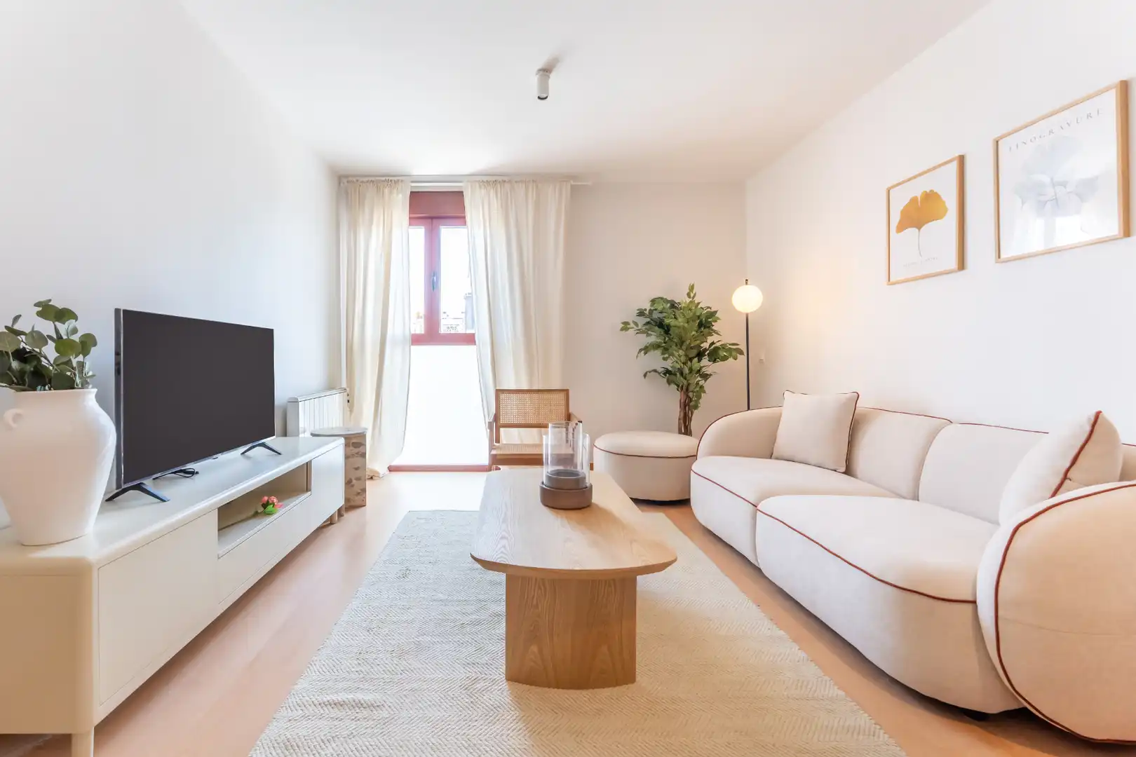 Flat with pool for sale in Calle Enrique Granados 13, imagen 3