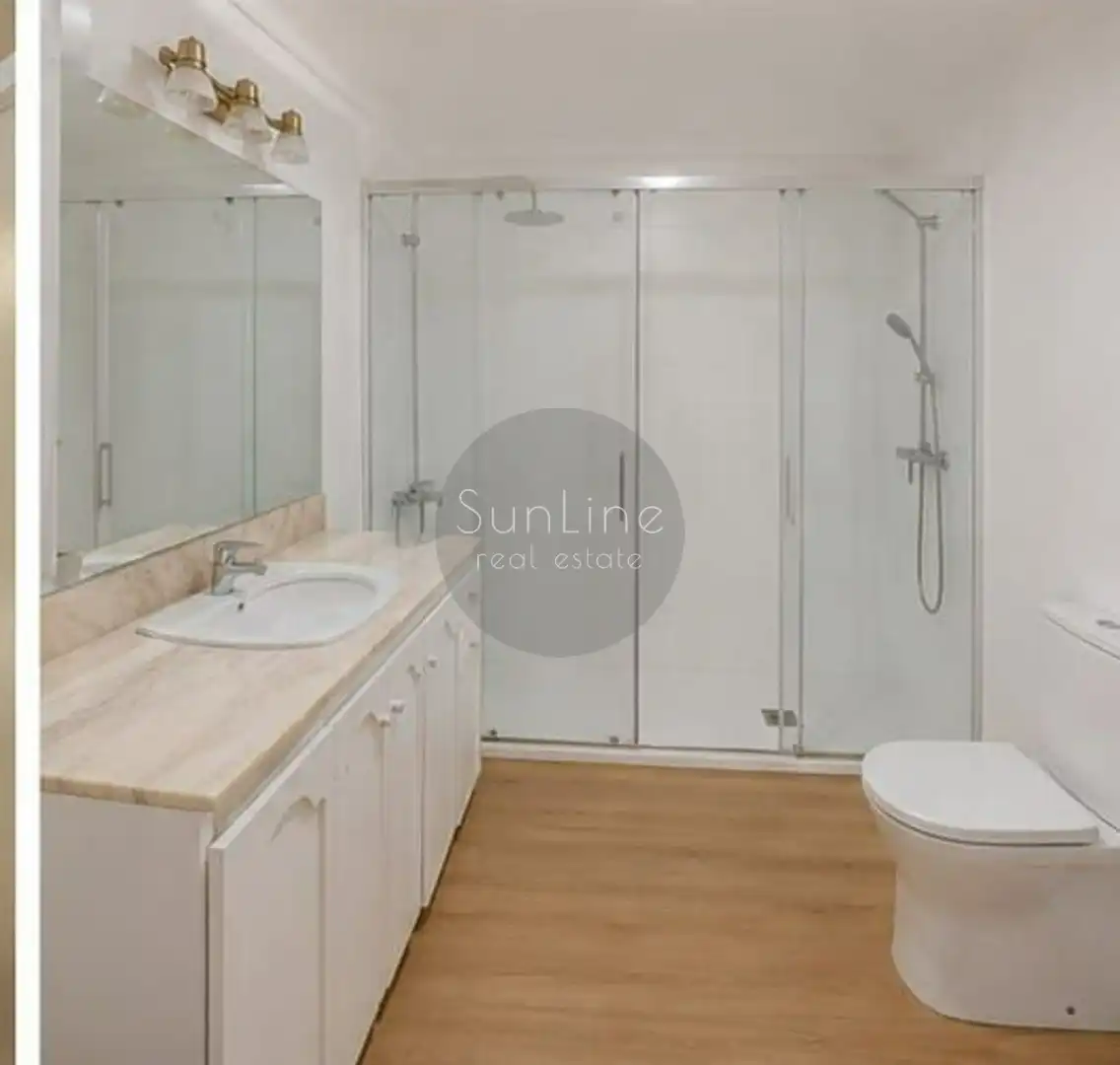 Bathroom of Flat for rent in Valencia  with Air Conditioner, Furnished and Balcony