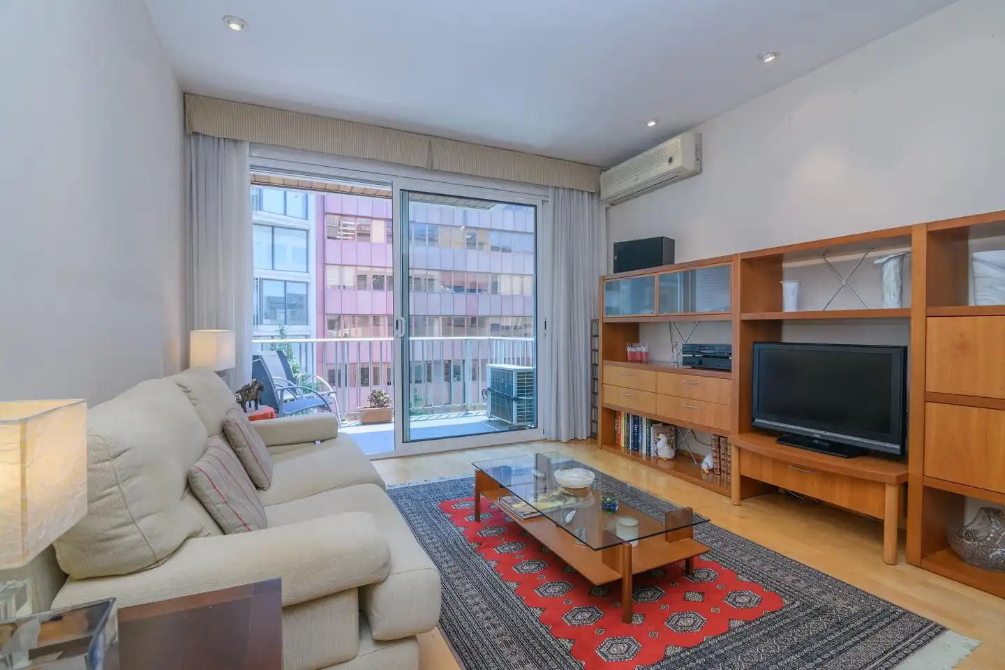 Sala d'estar de Pis en venda en Barcelona amb Aire condicionat, Calefacció i Parquet