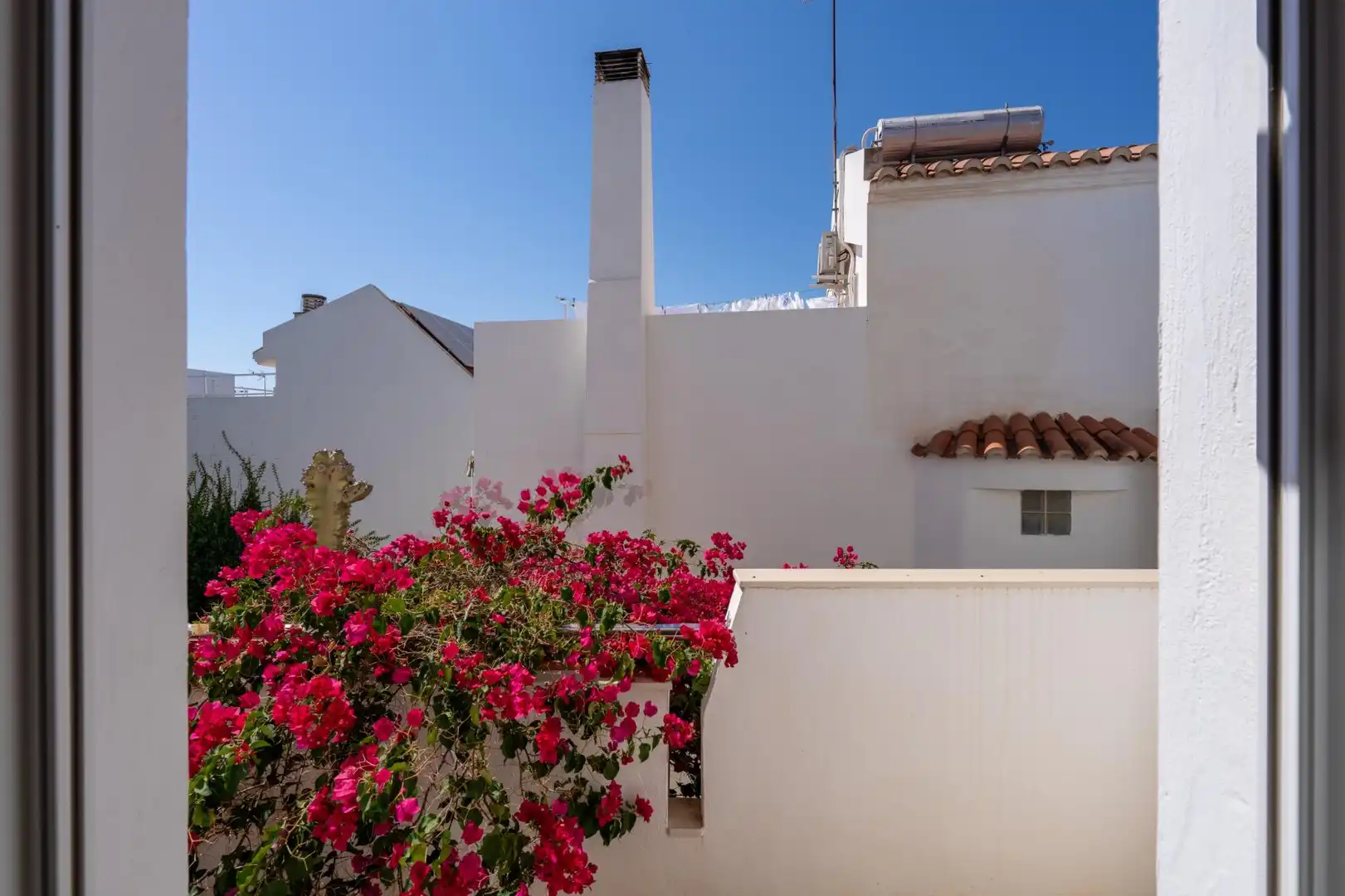 Vista exterior de Casa adosada en venta en Almería con Aire acondicionado, Terraza y Trastero