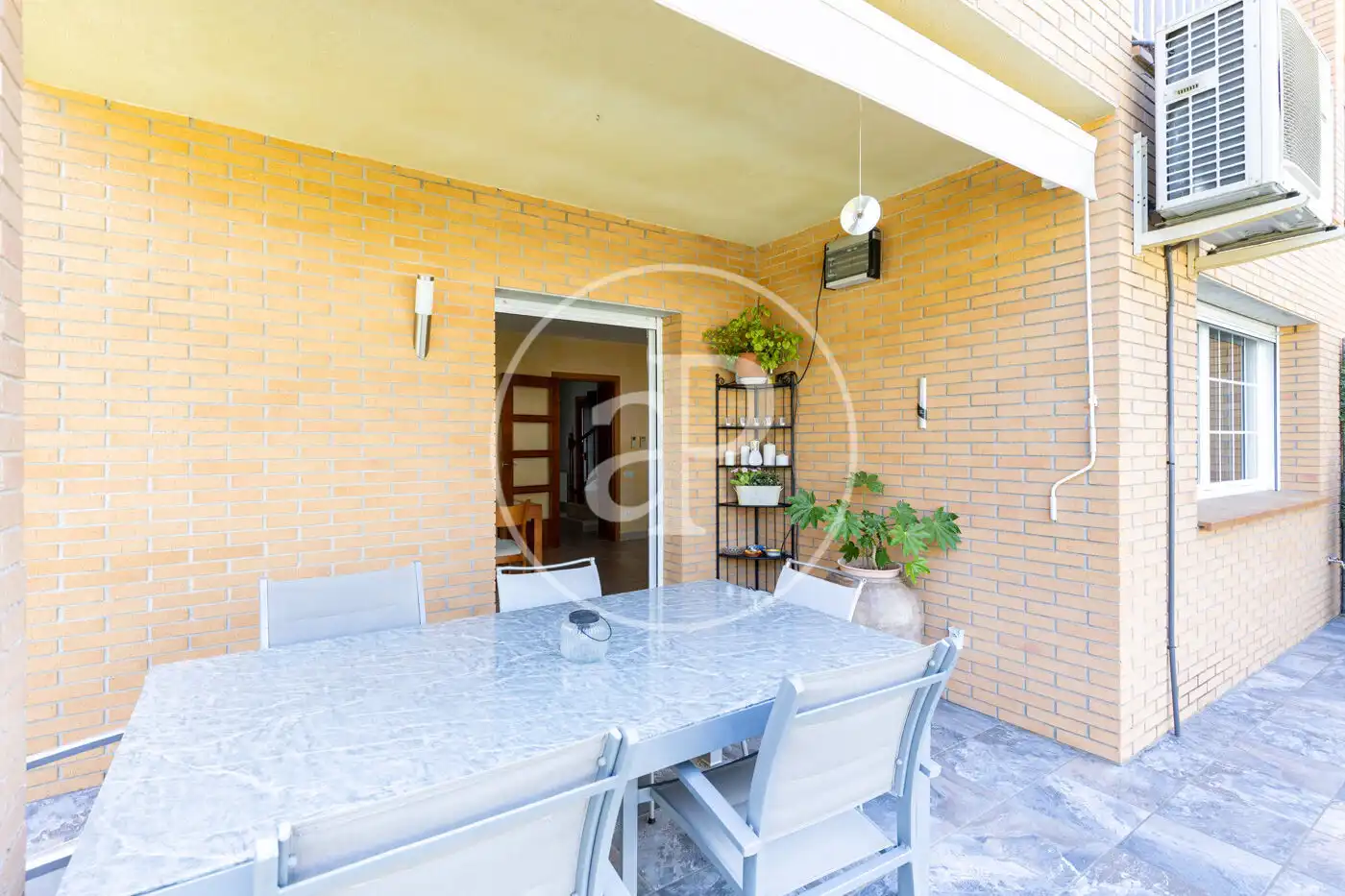 Terrasse von Einfamilien-Reihenhaus zum Verkauf in Sant Quirze del Vallès mit Klimaanlage, Heizung und Privatgarten